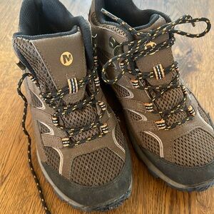 Kids Merrill hiking boots